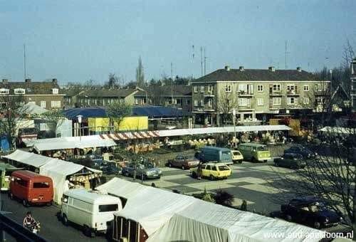 Vrijdagsmarkt op het Schubertplein in de jaren zeventig